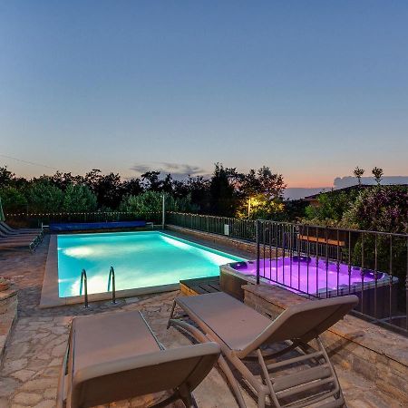 Villa Salvea With Heated Pool Montizana Екстер'єр фото