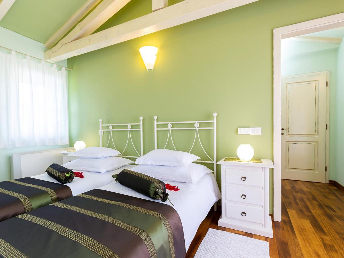 Villa Salvea With Heated Pool Montizana Екстер'єр фото