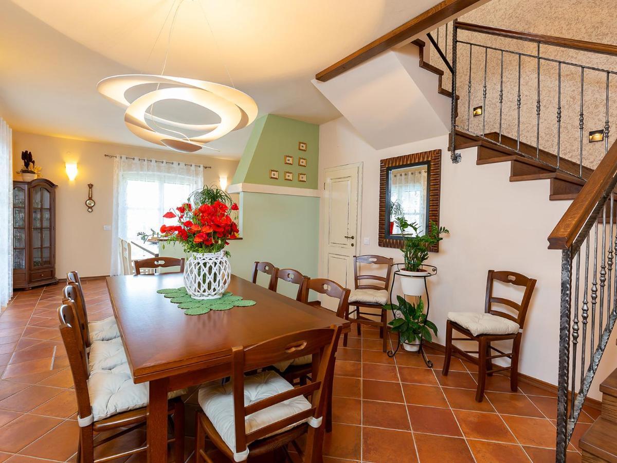 Villa Salvea With Heated Pool Montizana Екстер'єр фото