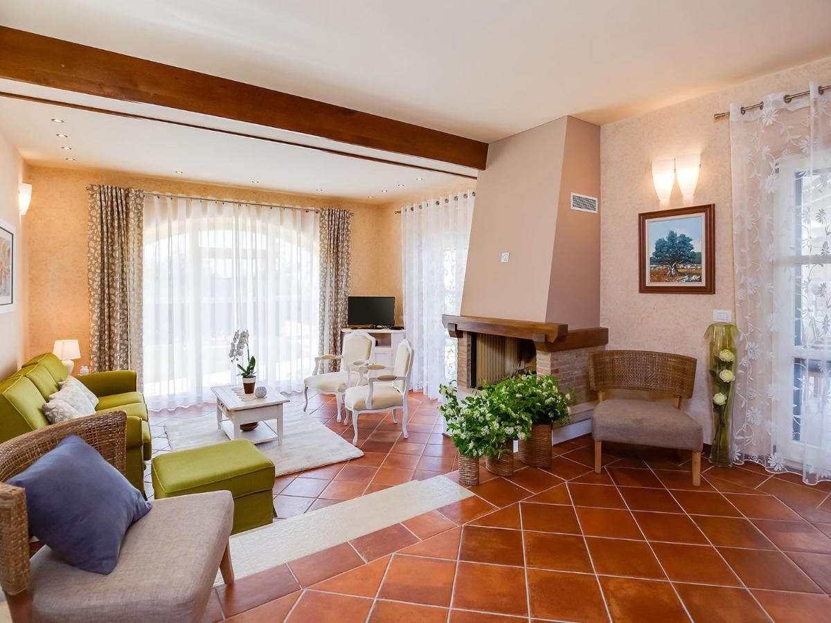 Villa Salvea With Heated Pool Montizana Екстер'єр фото