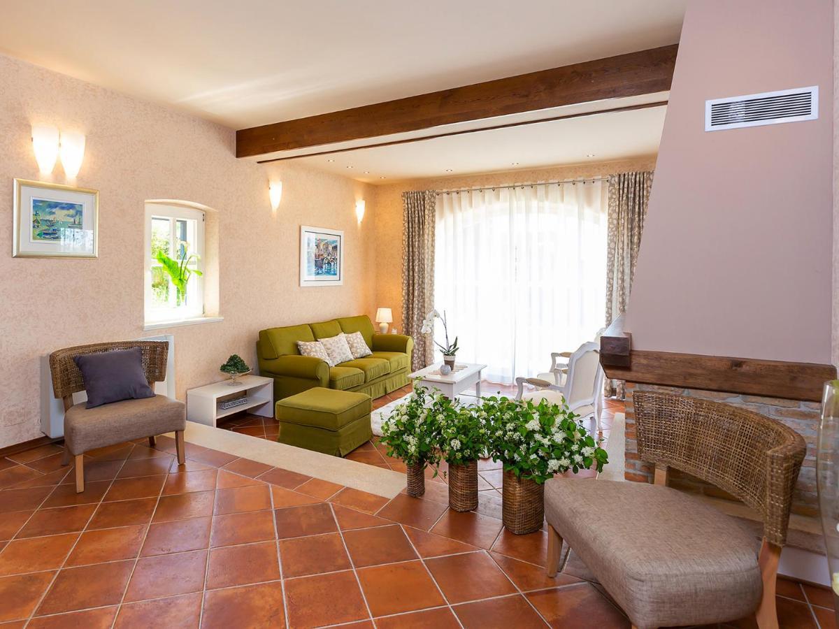 Villa Salvea With Heated Pool Montizana Екстер'єр фото