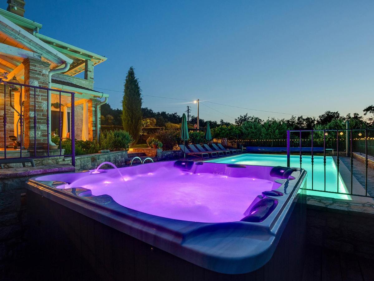 Villa Salvea With Heated Pool Montizana Екстер'єр фото