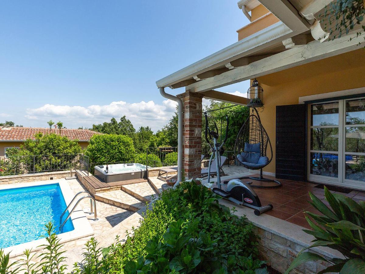 Villa Salvea With Heated Pool Montizana Екстер'єр фото