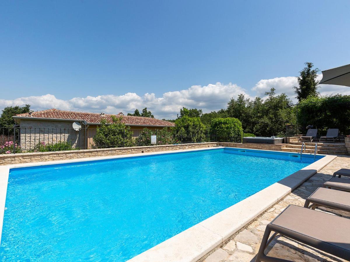 Villa Salvea With Heated Pool Montizana Екстер'єр фото